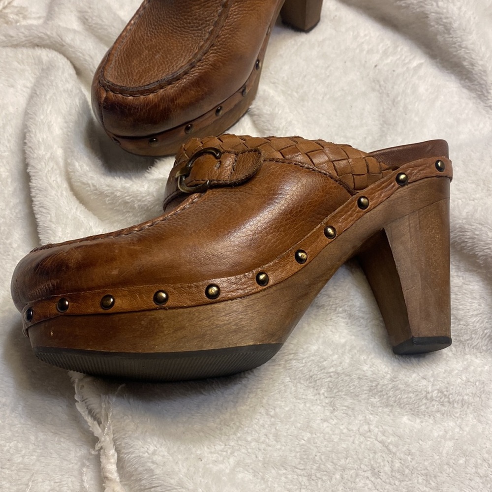Carthies Heeled Mules - Picture 3 of 5